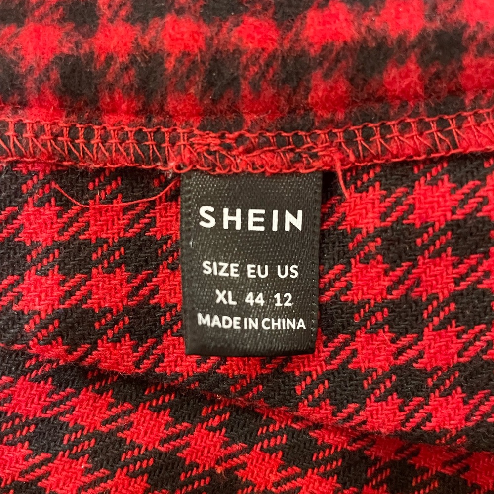 SHEIN Red and Black Houndstooth Patterned Apparel